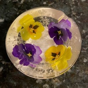 Pressed flower ashtray sold at Urban Outfitters